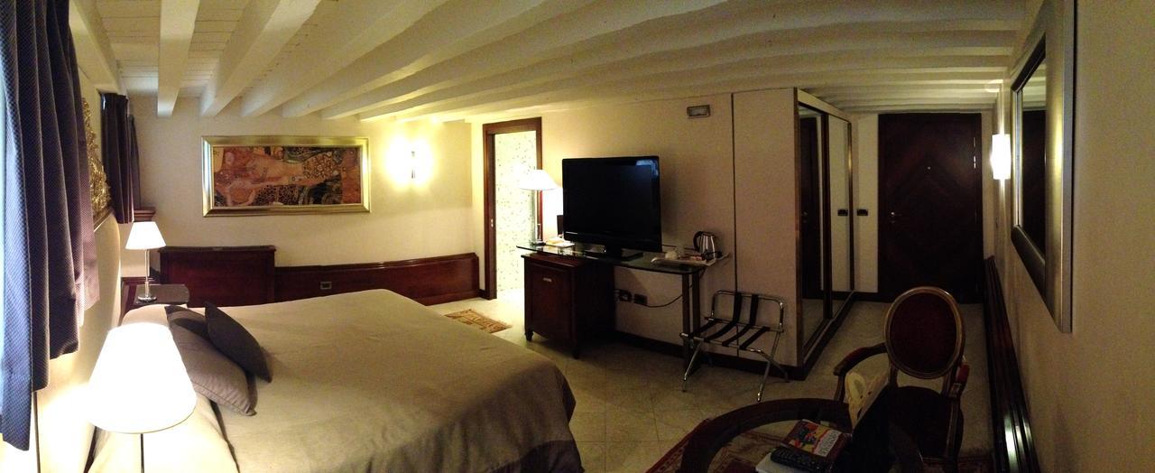 Hotel Liassidi Palace Venice Room photo
